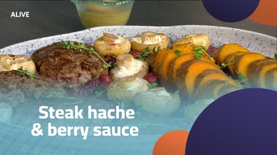 Steak hache & berry sauce