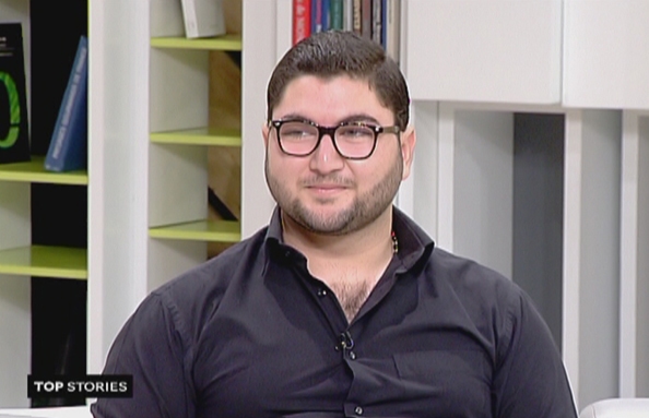 أصغر كاتب أيقونات في لبنان - مرشد الأحمر 