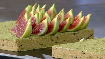 Tart with figs and oats