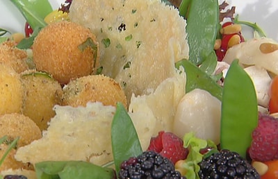 Breaded goat cheese balls salad - 01 Feb 2016