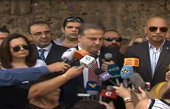 إعتصام لأهالي شهداء الجيش 