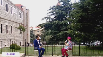 خوليا يمين  نالت نعم الشفاء بشفاعة مار شربل وابونا طربي