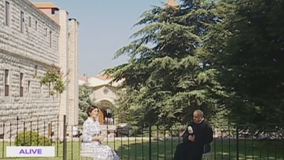 يوسف إلياس ابي حاتم  شفاعة القديس شربل اعادت له النظ