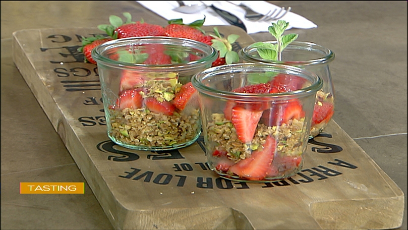 Strawberry crumble