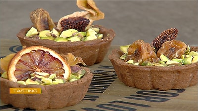 Chocolate tart with cardamom