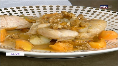 Chicken with apricot and hazelnut