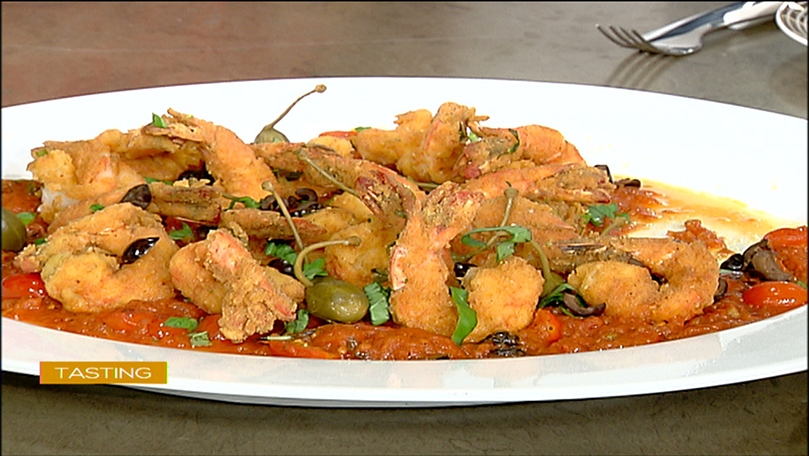 Breaded shrimp with tomato salsa
