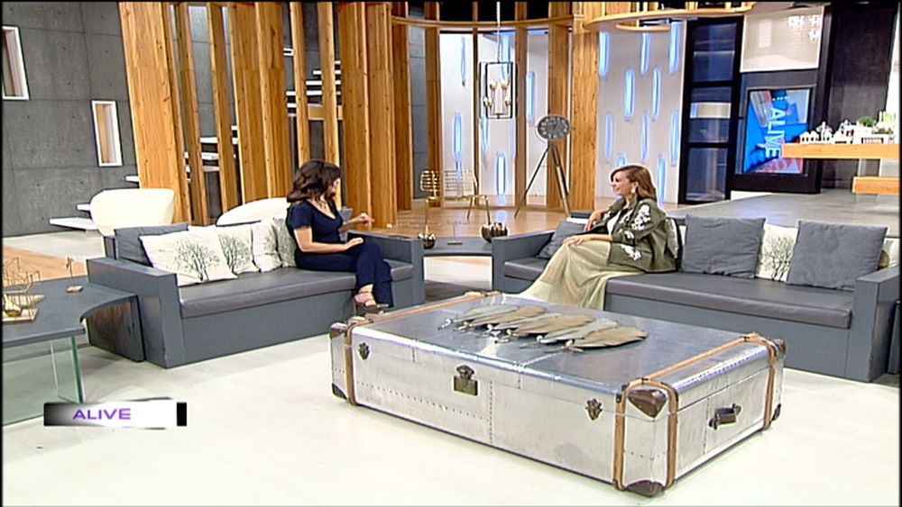 الفنانة عزيزة