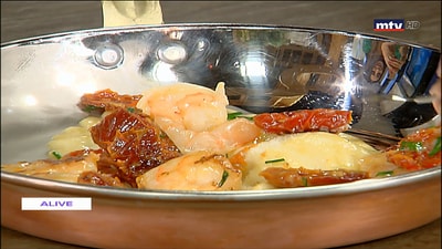 Shrimp ravioli with chives cream sauce