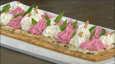  Goat cheese and beetroot mousse tarte