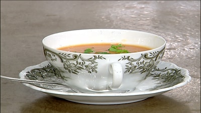 Tomato soup with raisins