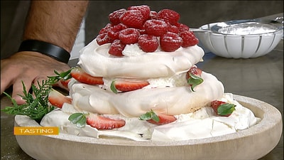 Pavlova Cake