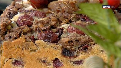 Cherry crumble cake