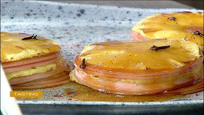 Slices of pineapple with Habash