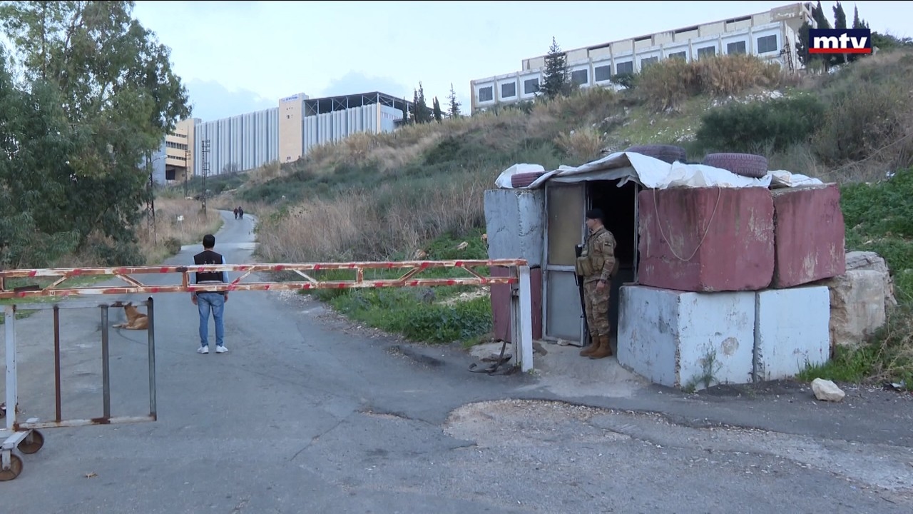 ١٢ مخيماً فلسطينيا داخلها فصائل مسلحة