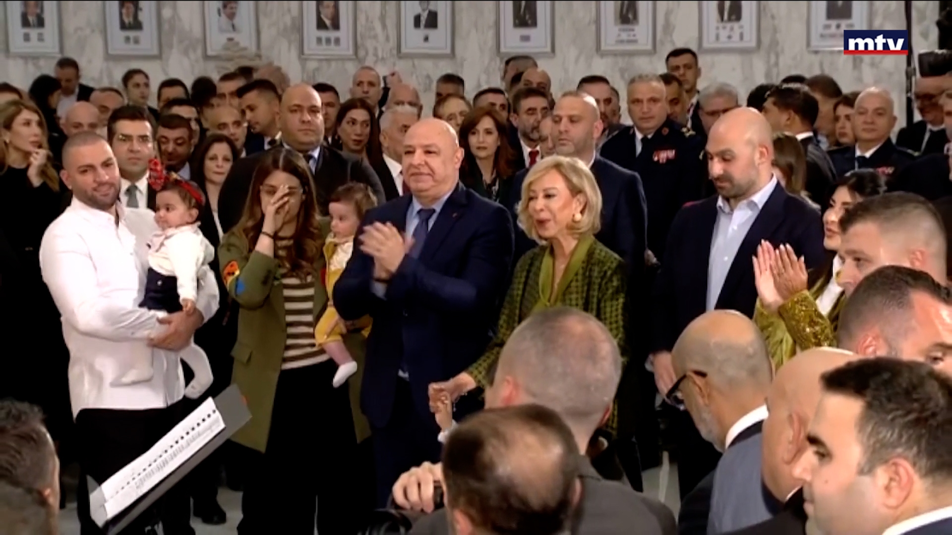 قصر بعبدا يكتسي حلّته الميلادية