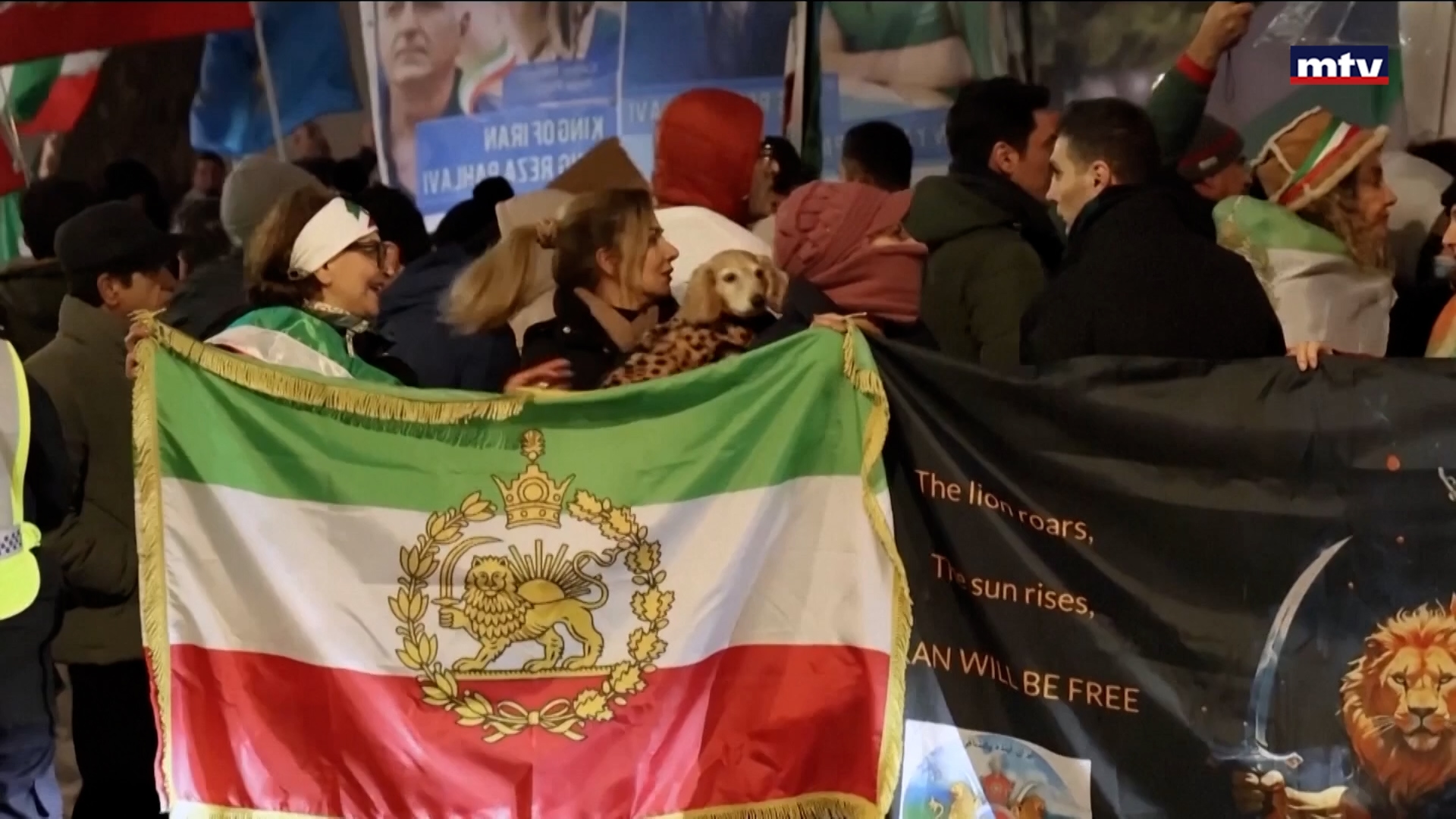 احتجاجا على حادث سفارتها في لندن