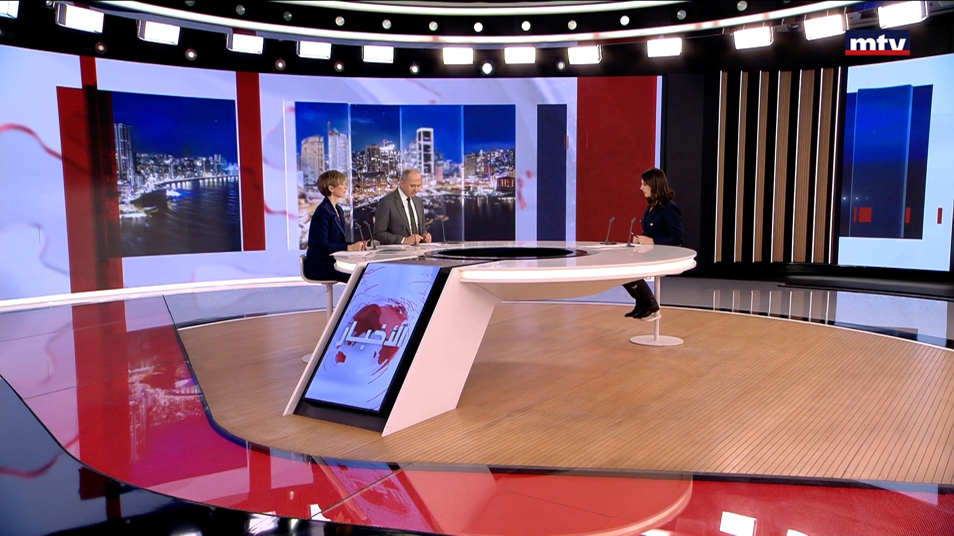 الزيارات الدبلوماسية: هل من مخرج جديد؟