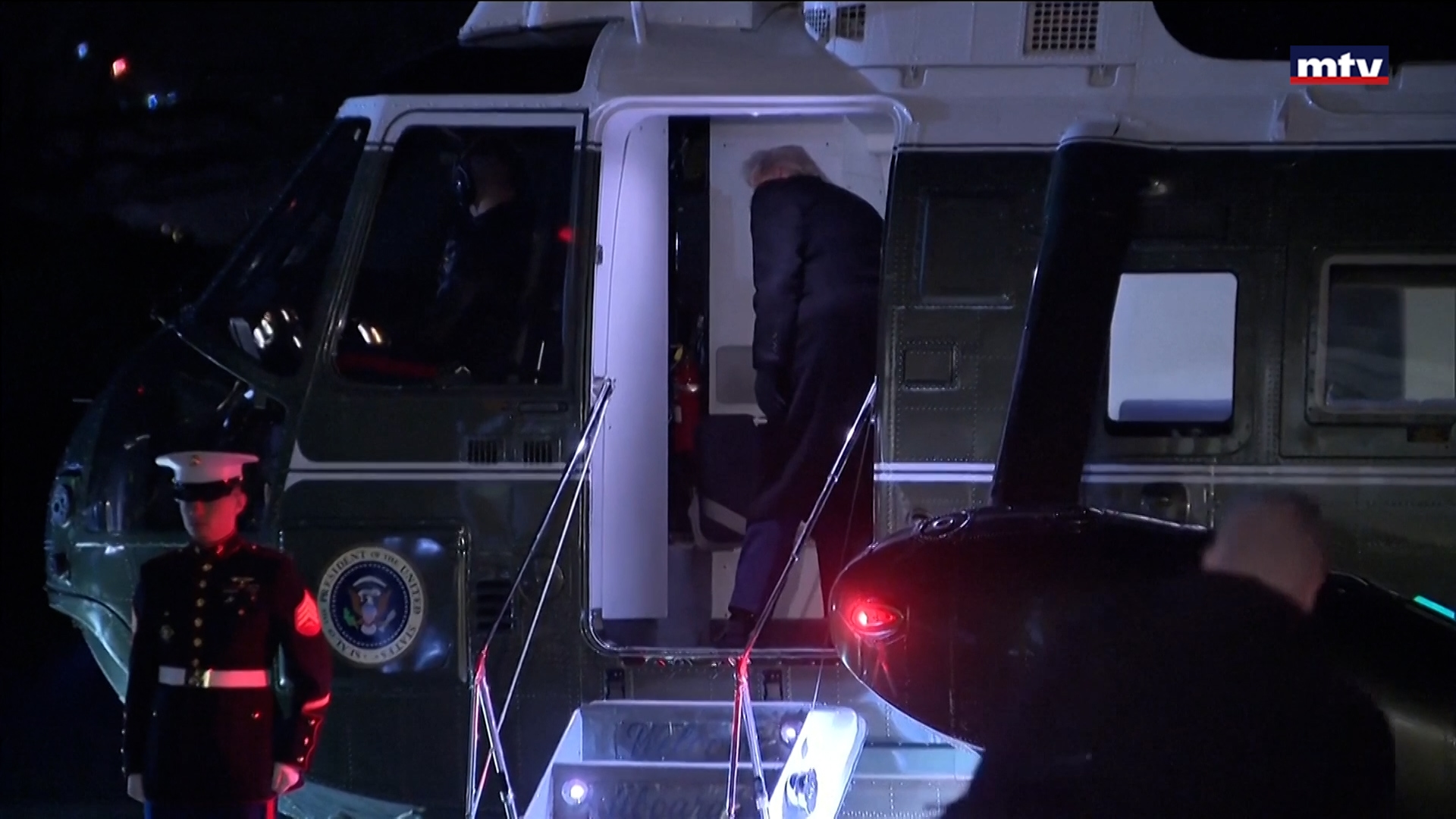 أثناء توجّهه ⁠إلى المنتدى الاقتصادي ⁠العالمي في ‍سويسرا