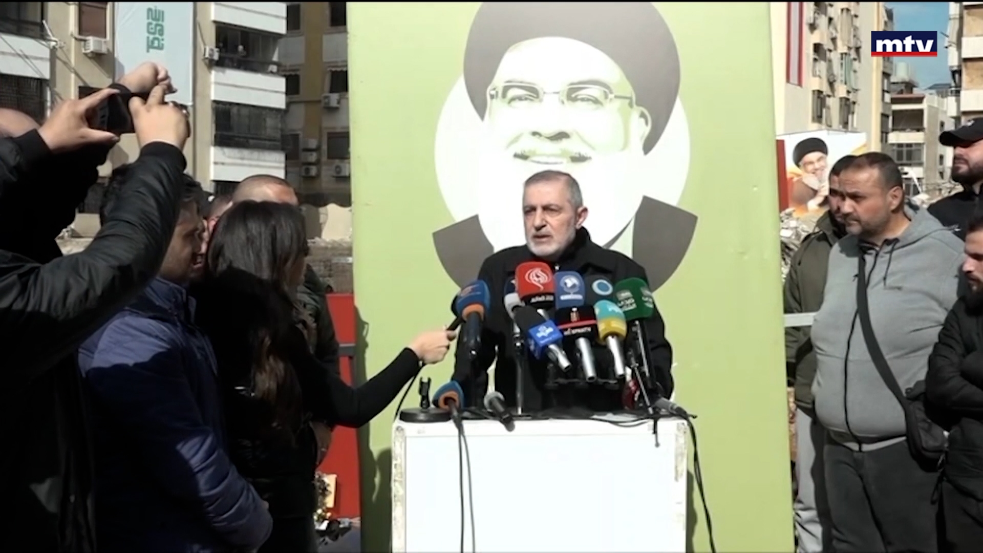 وفيق صفا خارج الحزب؟