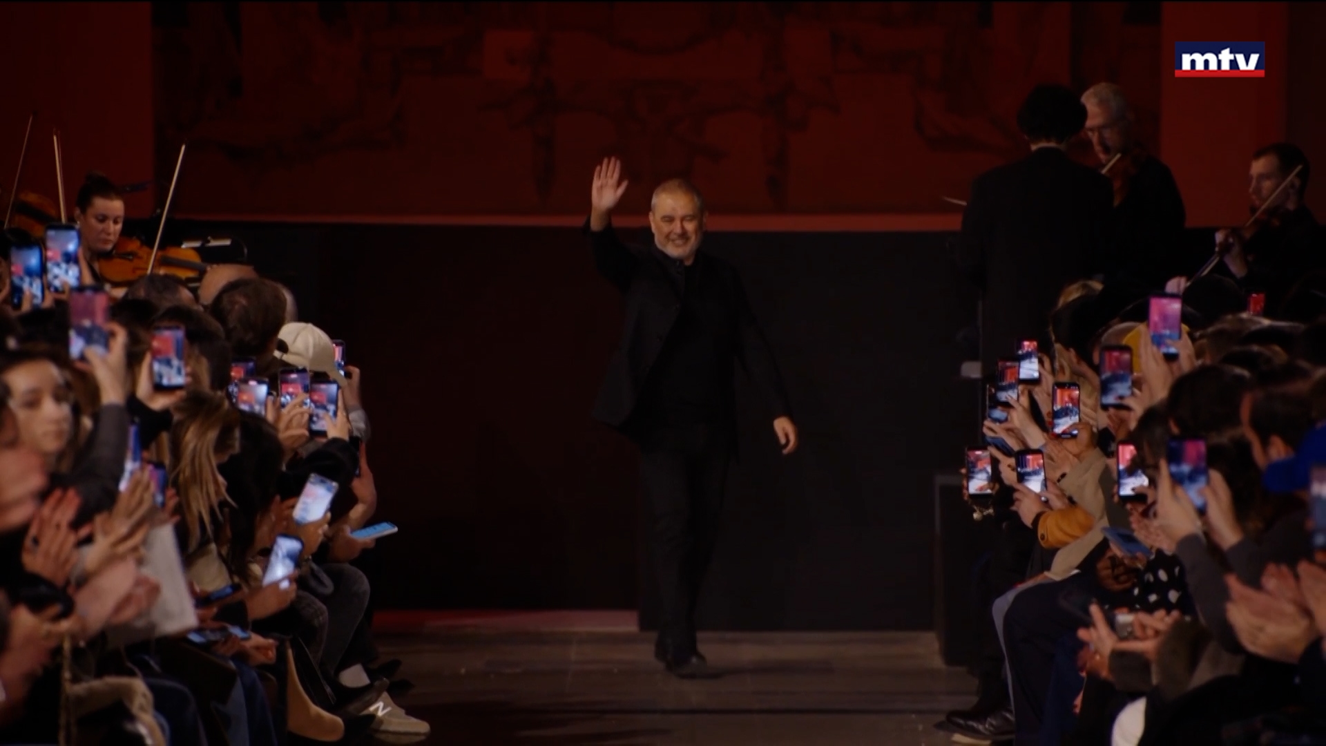 إيلي صعب يطلق مجموعة ربيع وصيف 2026 في باريس