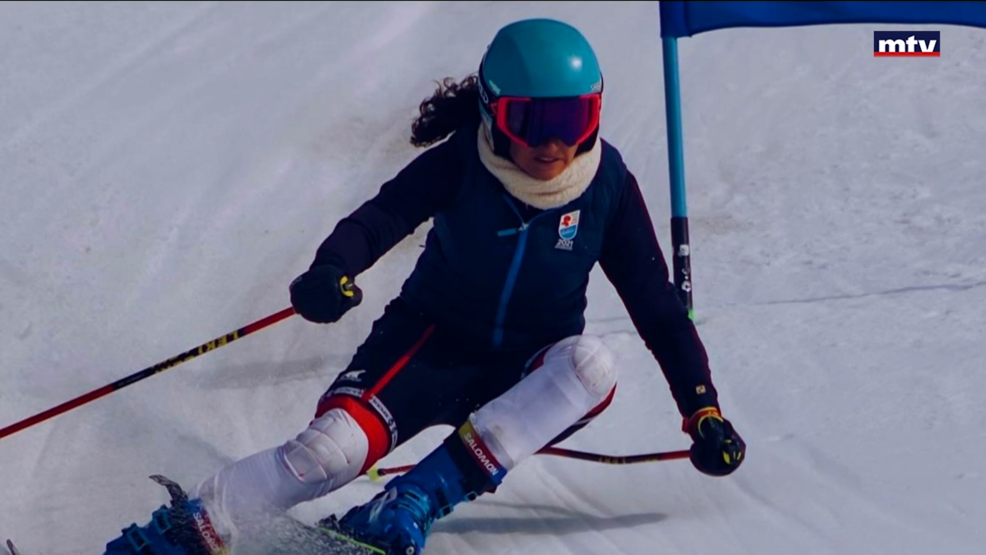 مانون عويس، محترفة تزلج