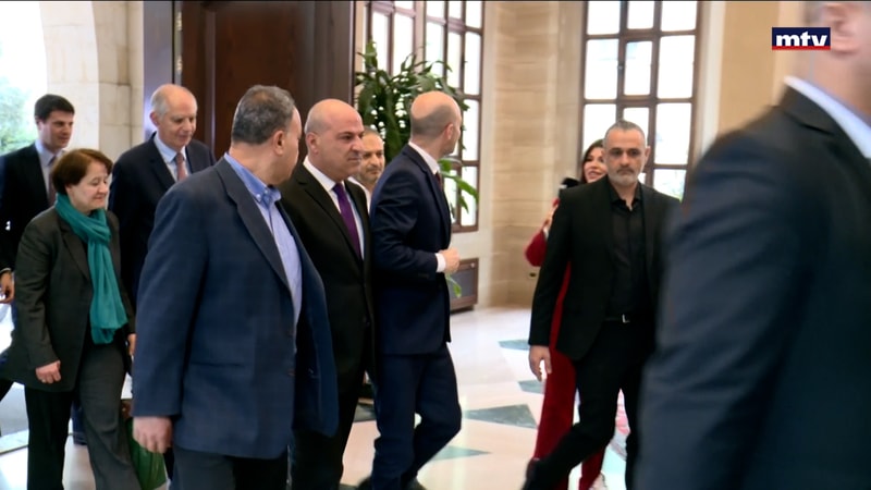 النشرة الكاملة