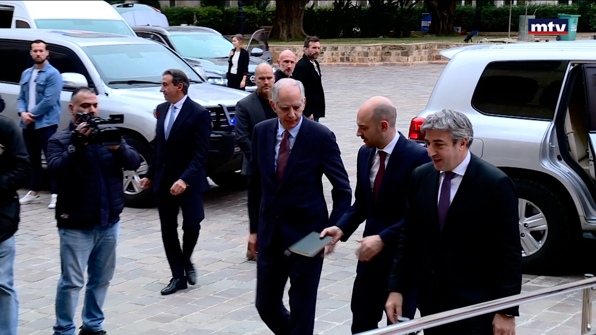 بارو خلال زيارته الرابعة الى لبنان ومباحثاته مع المسؤولين