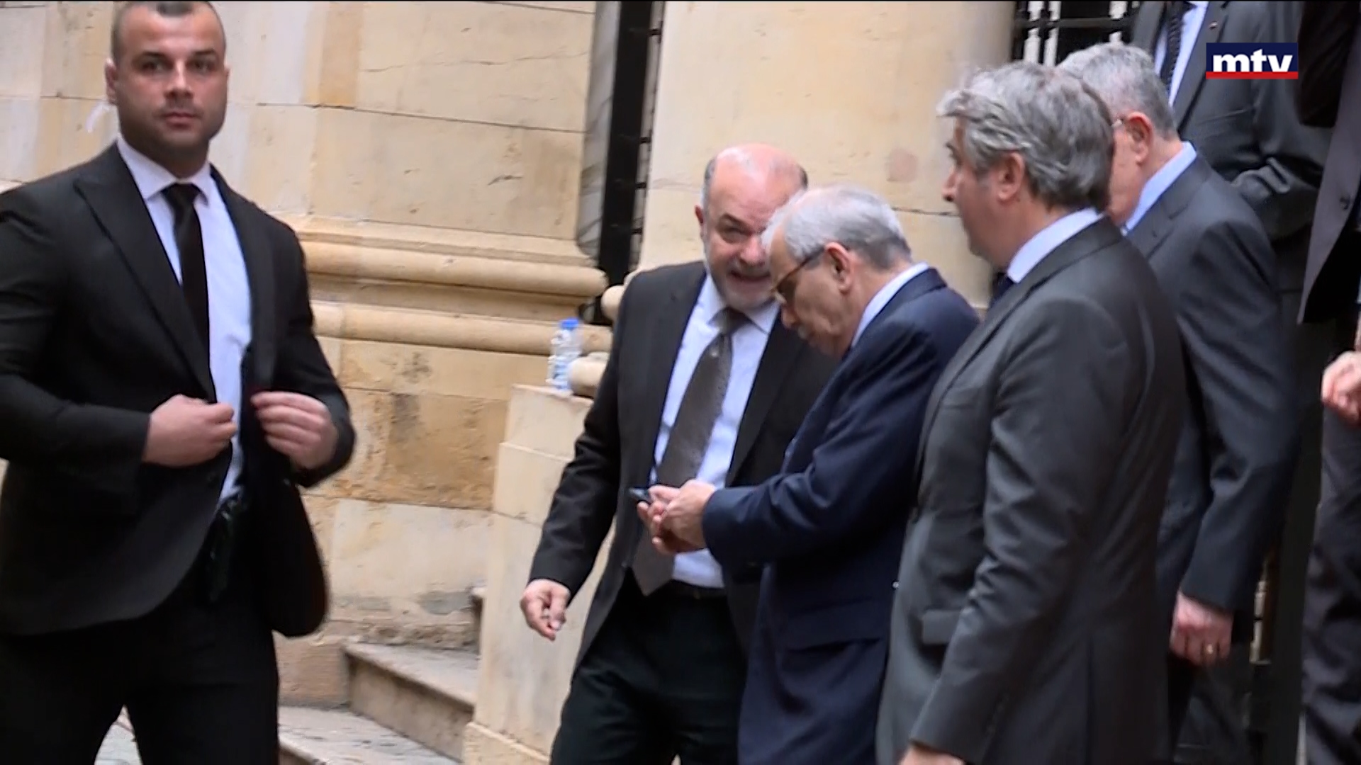 إحاطة "حزب الله" و "أمل" سلام في الجنوب