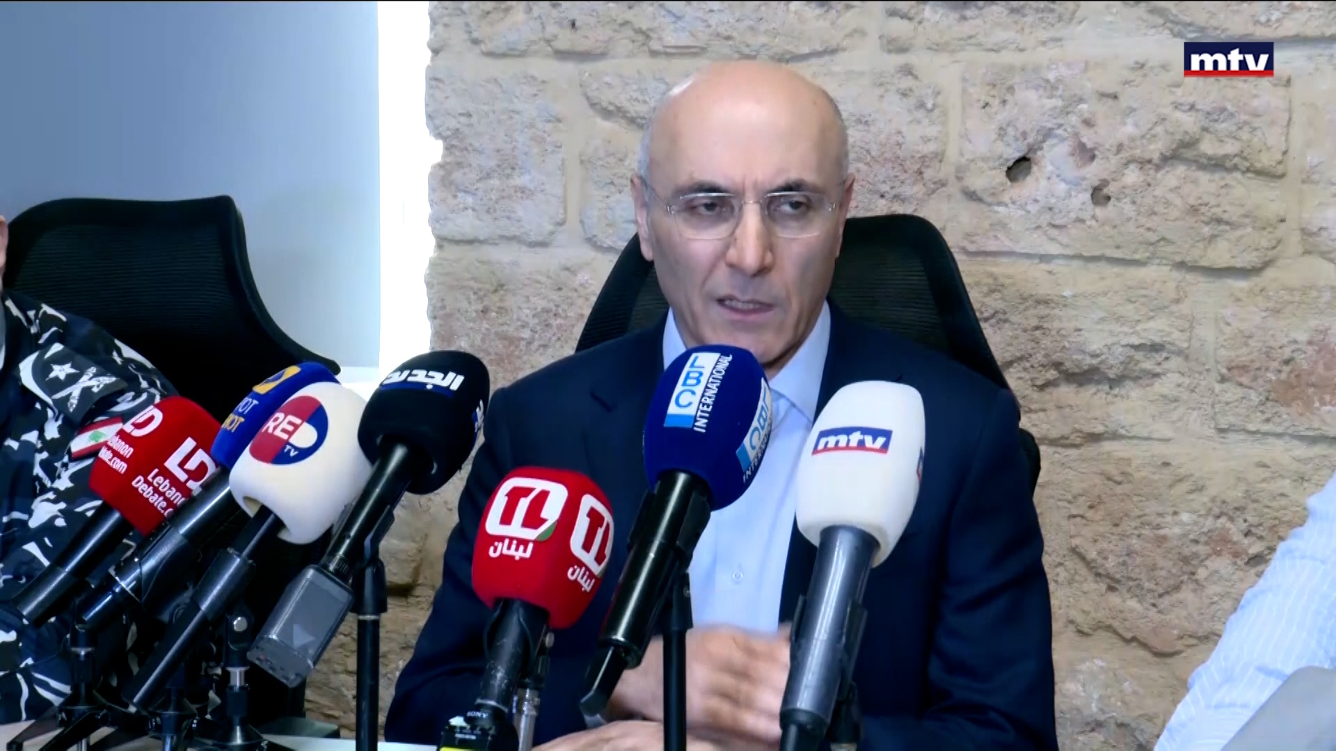 وزير الداخلية والبلديات