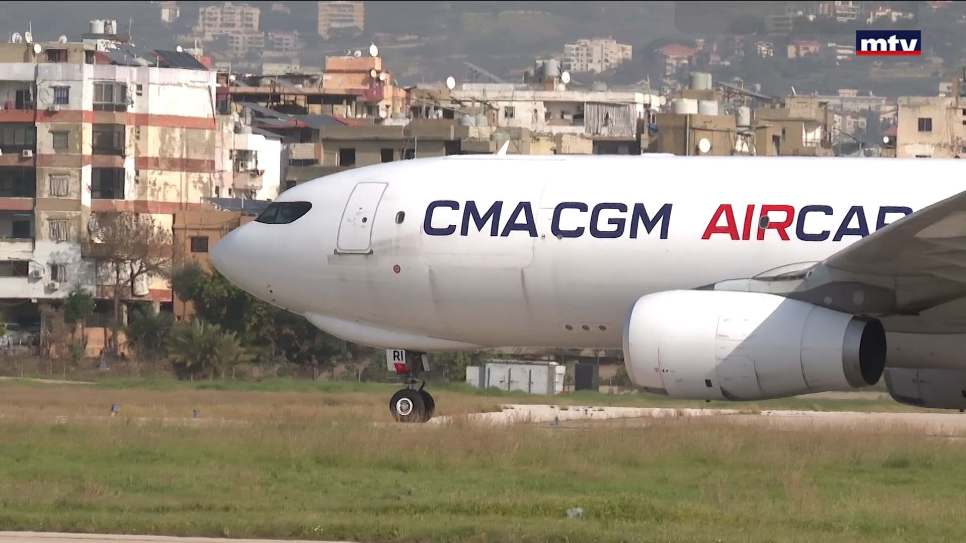 طائرة المساعدات الإنسانية