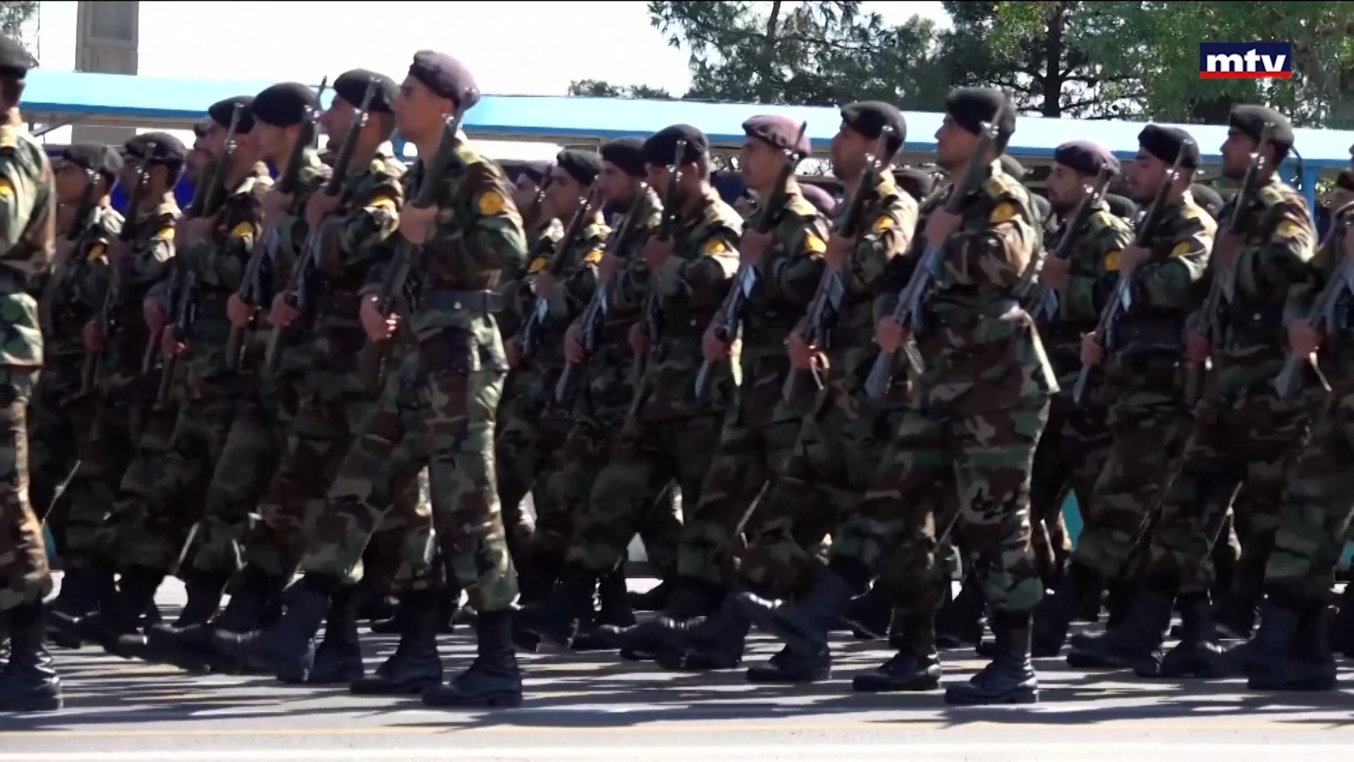 قيادات الحرس الثوري تتلطى بالمدنيين