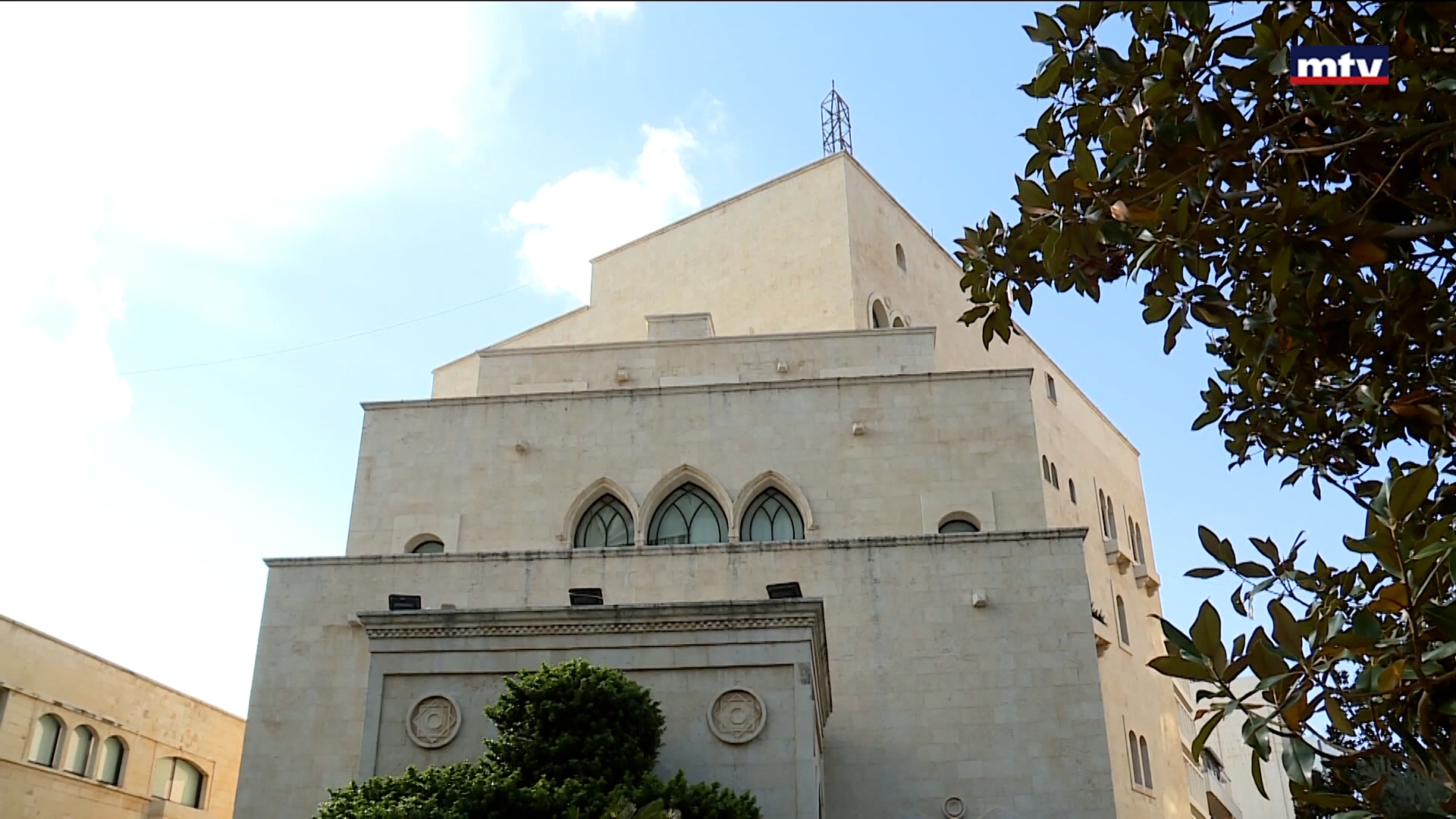 "عين التينة" أشبه بمركز حج للسفراء والاتصالات السياسية