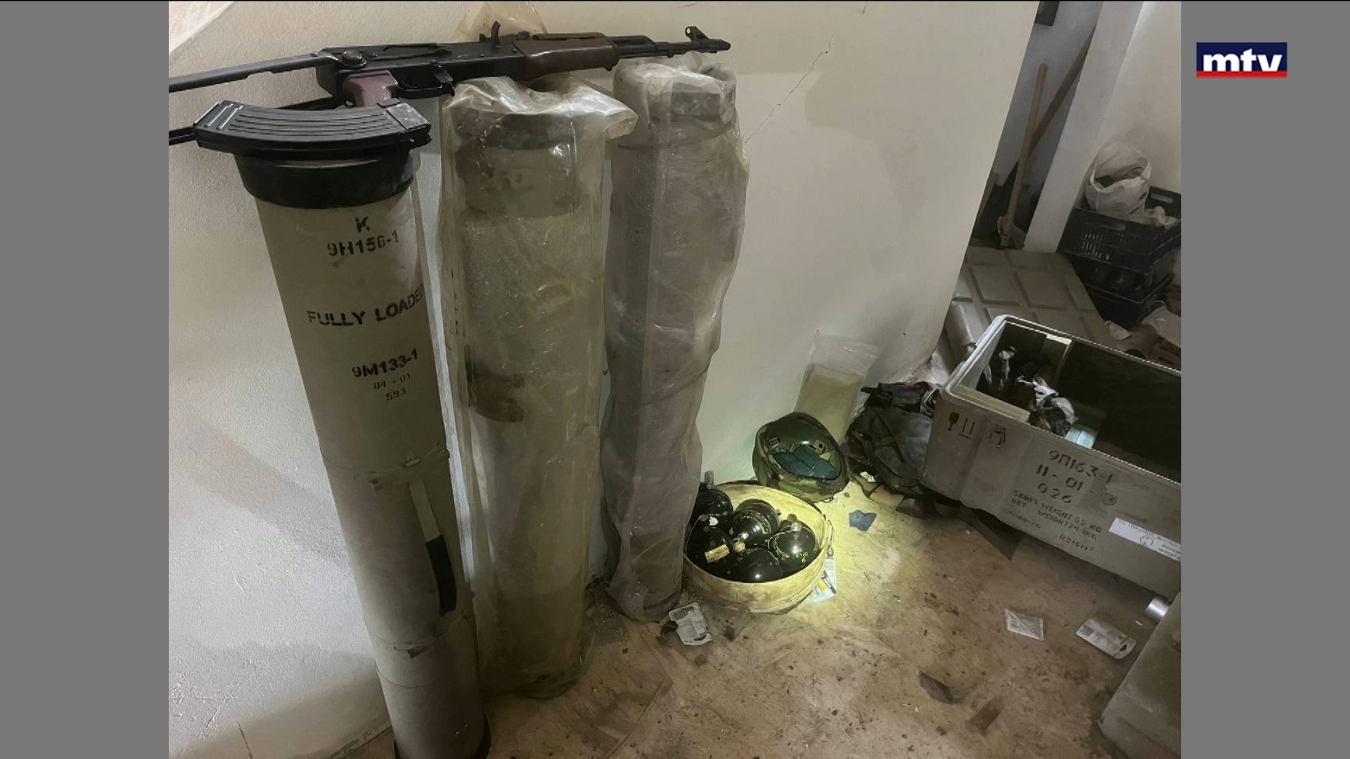 ادرعي ينشر صورا لمعتقلين من حزب الله في جنوب لبنان