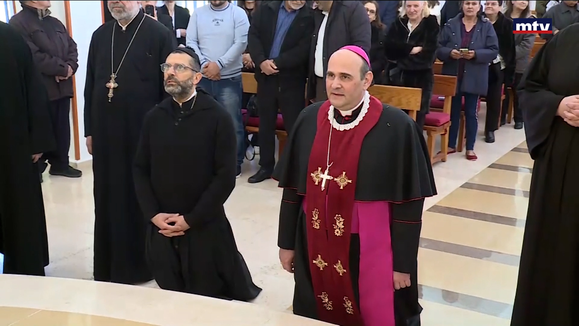 جولة للسفير البابوي على القرى الجنوبية