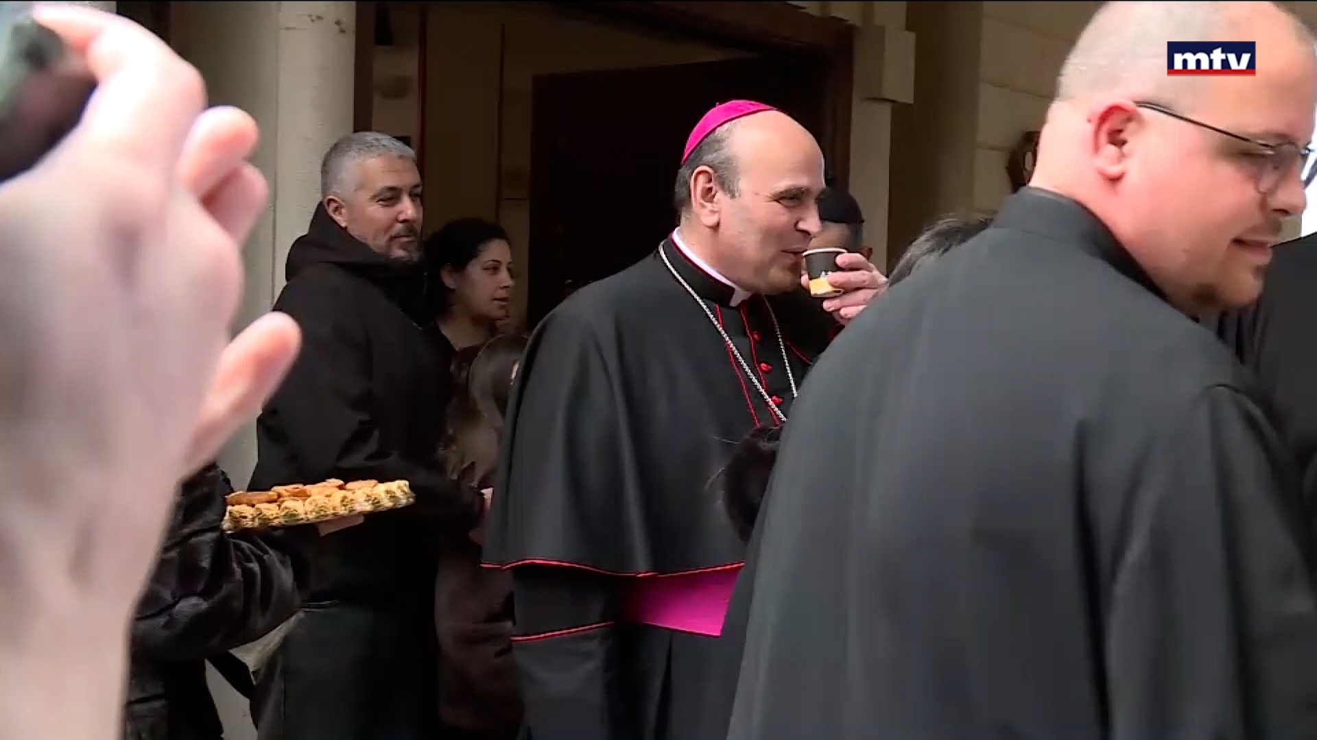 جولة للسفير البابوي على القرى الجنوبية