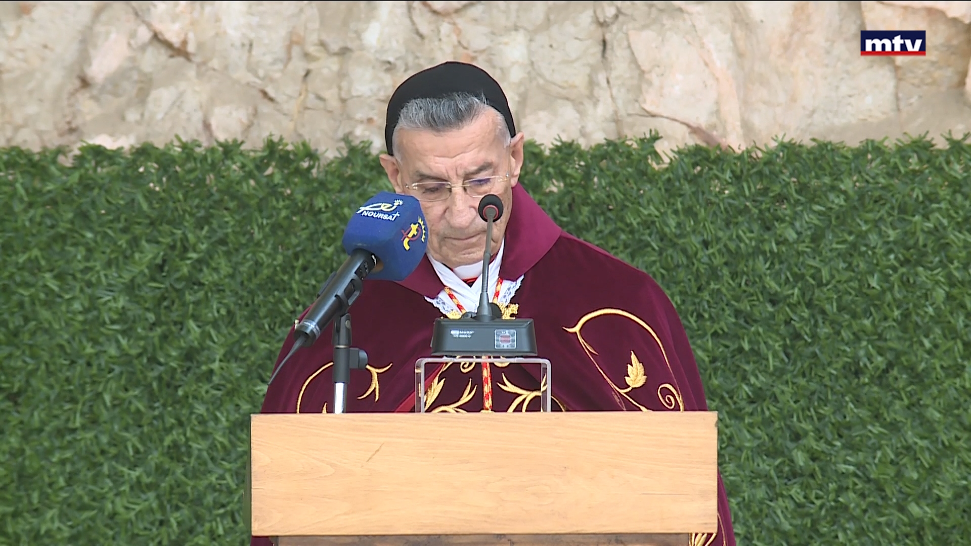 الراعي يترأس رتبة سجدة الصليب في بكركي