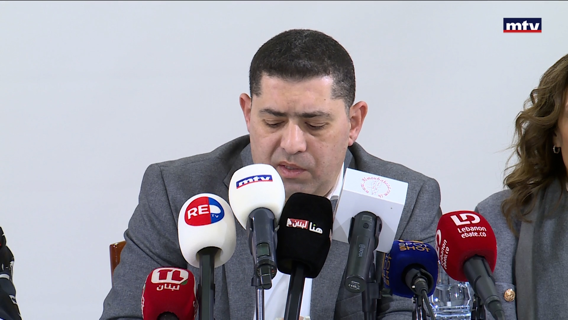 محمد المكاوي يعقد اجتماعاً أمنياً