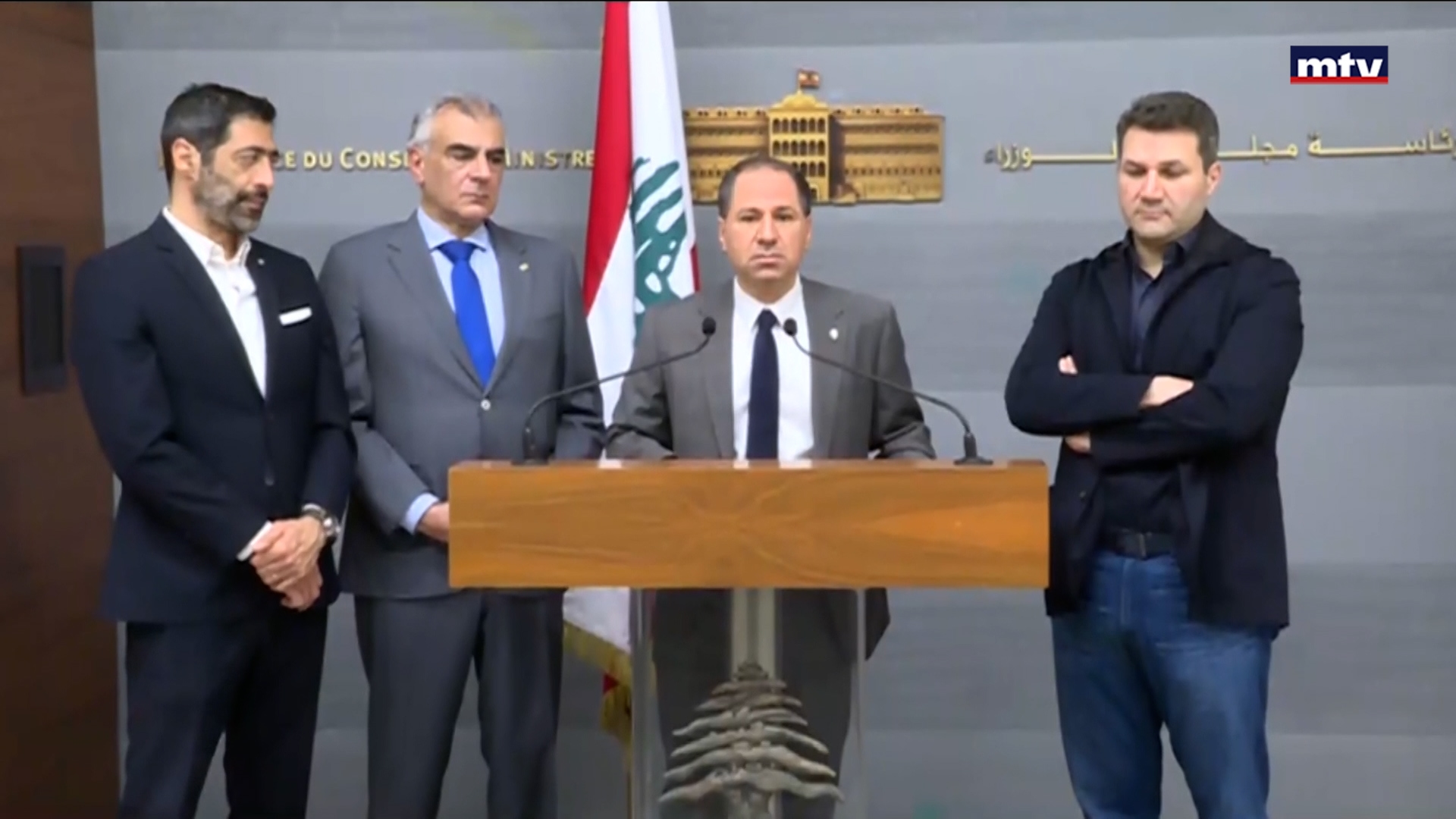 الجميل في السراي