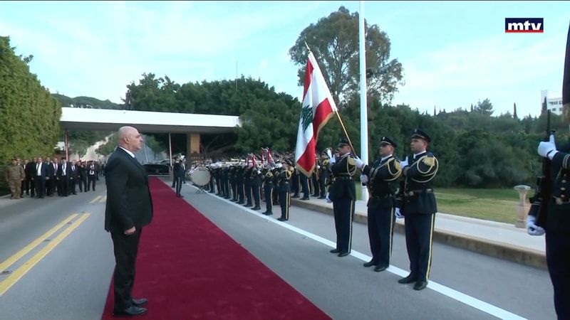 النشرة الكاملة