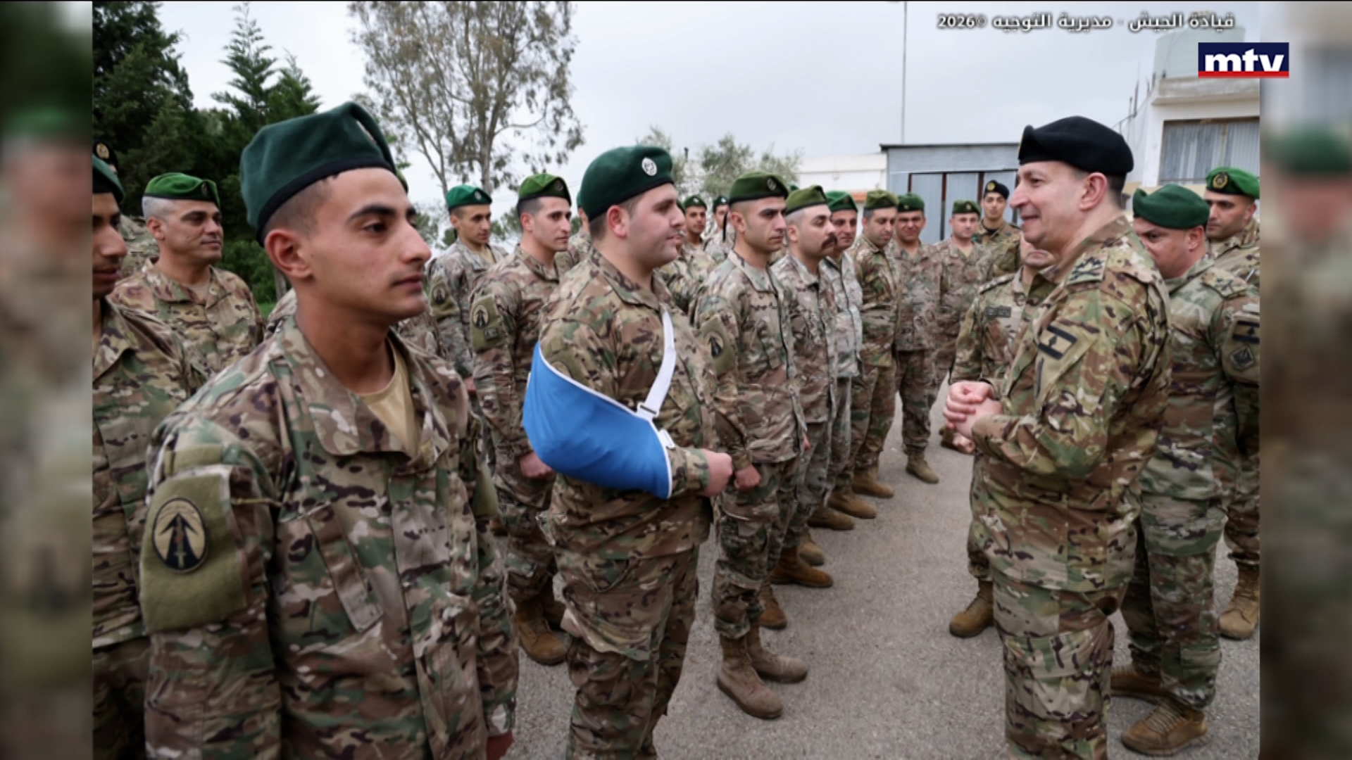 هيكل يتفقد قيادة فوج التدخل الخامس في كفردونين - بنت جبيل