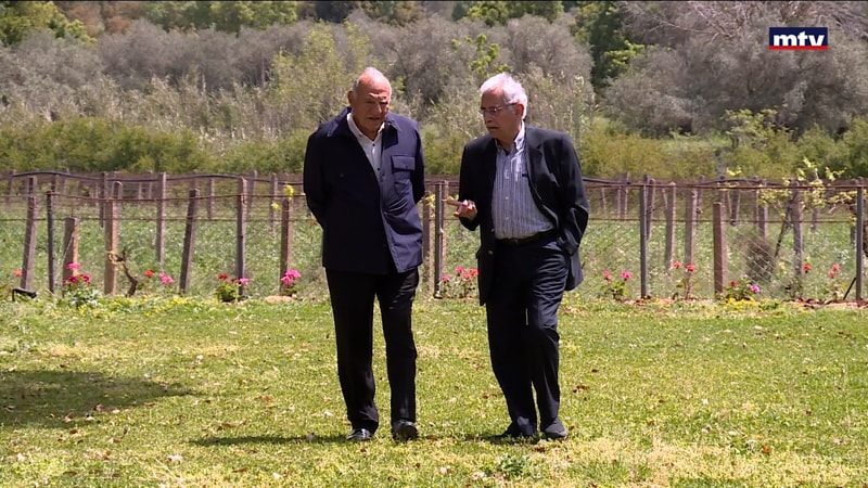 النشرة الكاملة