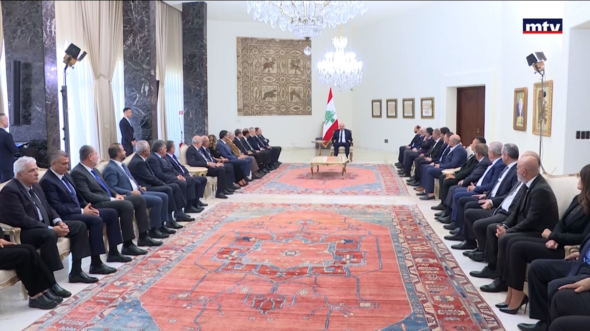 ساعات مفصلية يعيشها لبنان