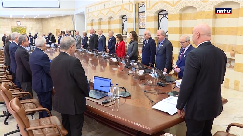 النشرة الكاملة