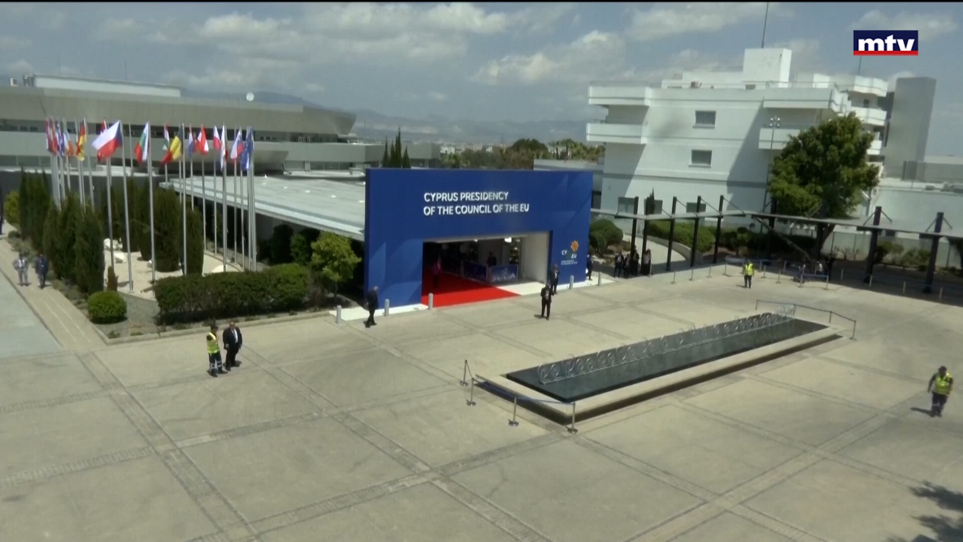 عون في قبرص