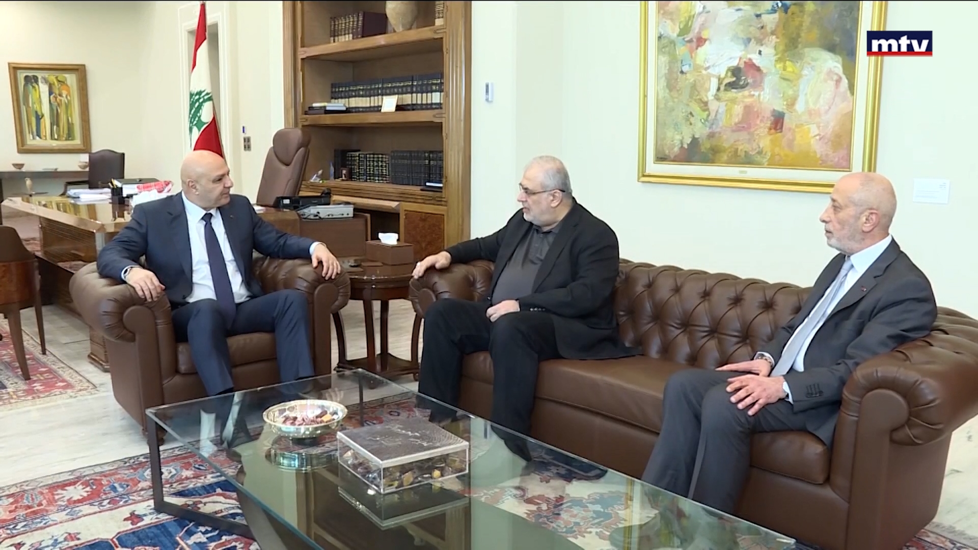 عون رفع السقف في وجه حزب الله