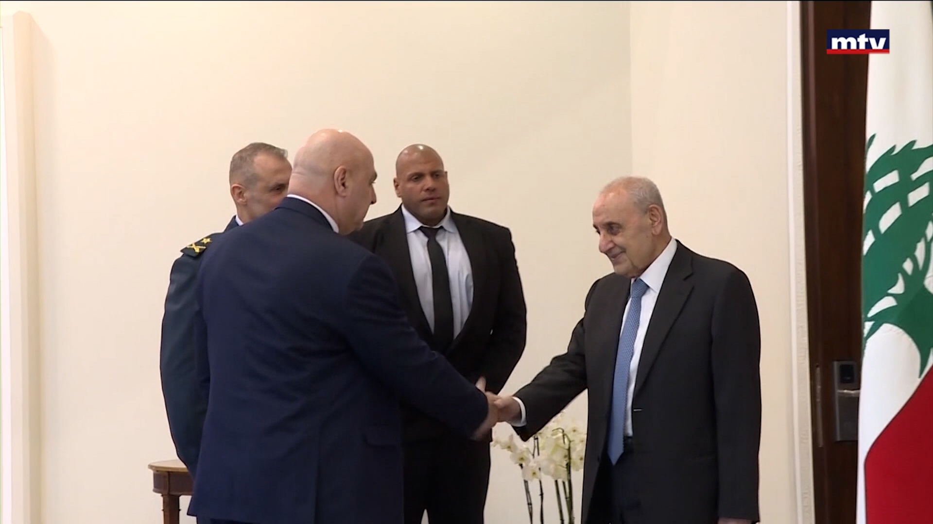 حوار حول السلاح