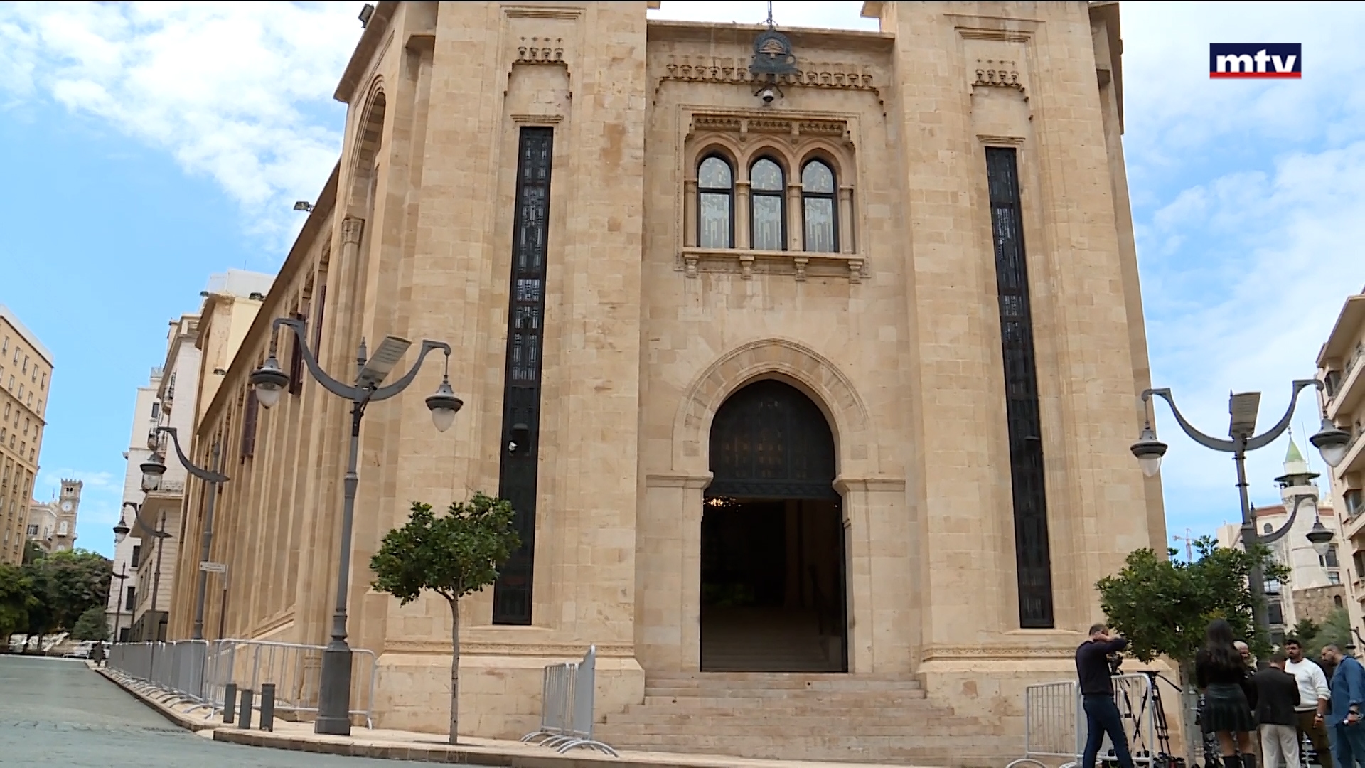 النواب يجتمعون في مجلس النواب