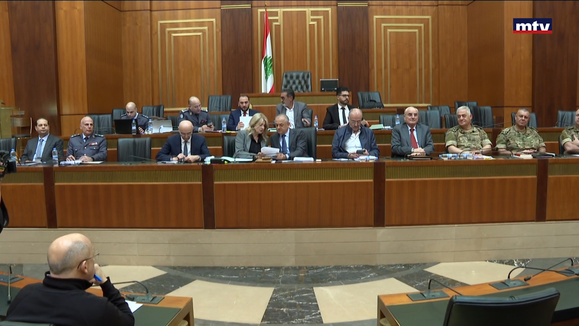 رفع الجلسة بعد دقائق