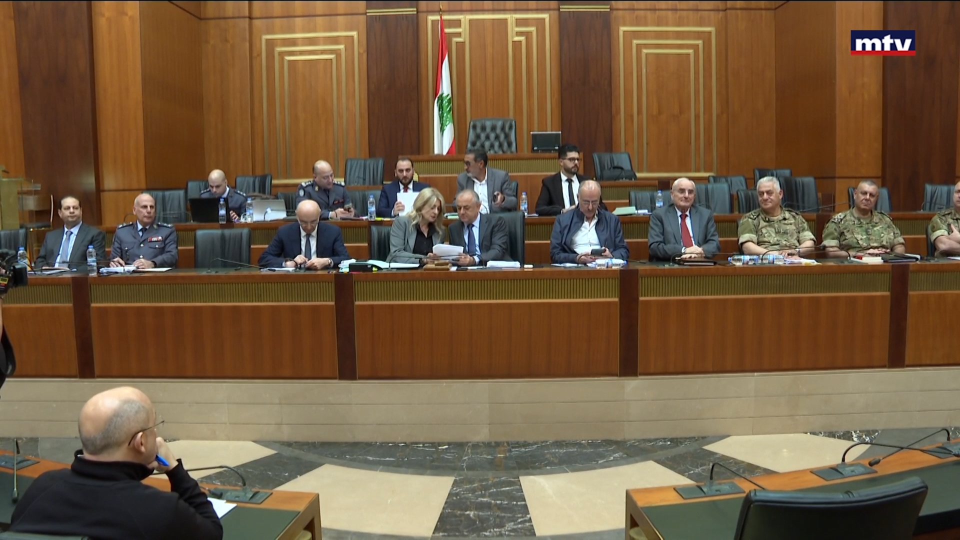 رفع الجلسة بعد دقائق